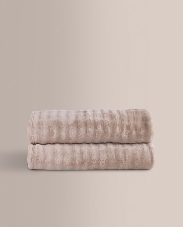 133776134813237883-PLAID_ICELIA_BEIGE-001 Manta Icelia