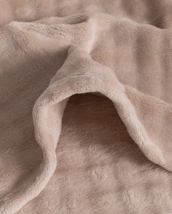 133776134813237883-PLAID_ICELIA_BEIGE-003 Manta Icelia